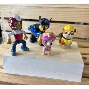 Paw Patrol Action Figures Lot of 4 Figures Chase, Rocky Ryder Skye toys